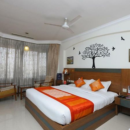 Oyo 1081 Hotel Sindhu International تيروباتي المظهر الخارجي الصورة