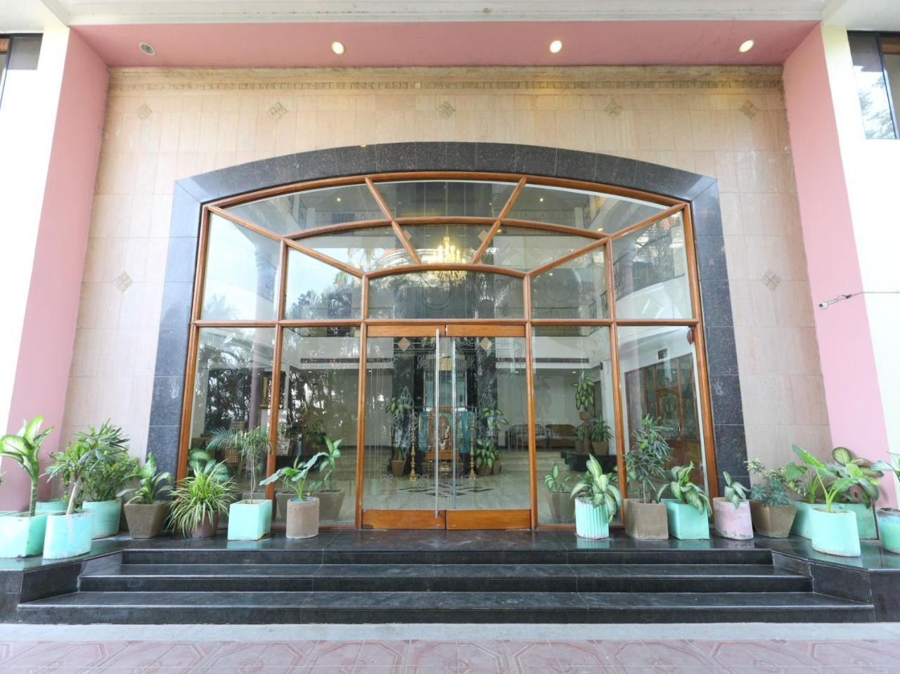 Oyo 1081 Hotel Sindhu International تيروباتي المظهر الخارجي الصورة
