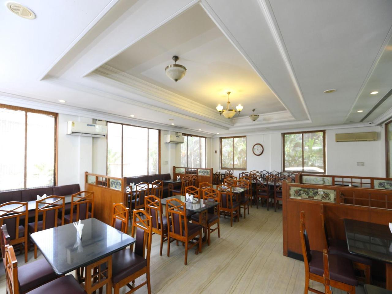 Oyo 1081 Hotel Sindhu International تيروباتي المظهر الخارجي الصورة