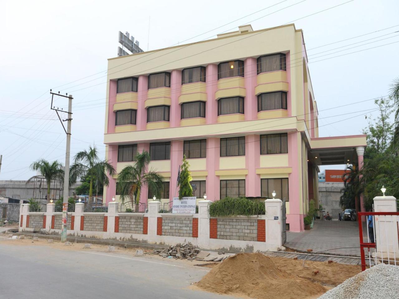 Oyo 1081 Hotel Sindhu International تيروباتي المظهر الخارجي الصورة