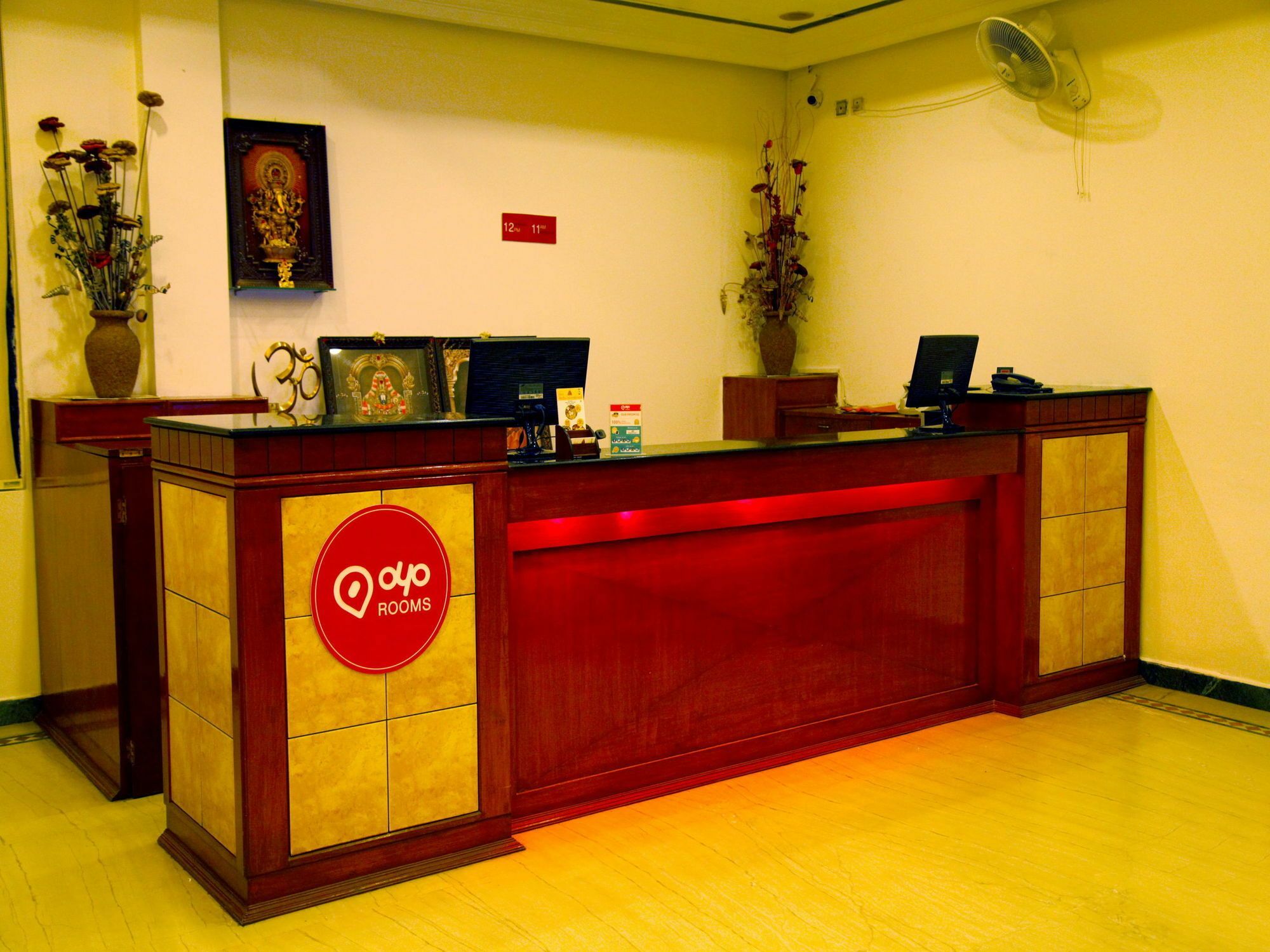 Oyo 1081 Hotel Sindhu International تيروباتي المظهر الخارجي الصورة